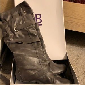 Huntley Grey Boots size 9